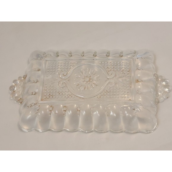 Vintage Clear Pressed Glass Oyster and Pearl Dresser Tray scalloped edges 8" - Picture 5 of 5